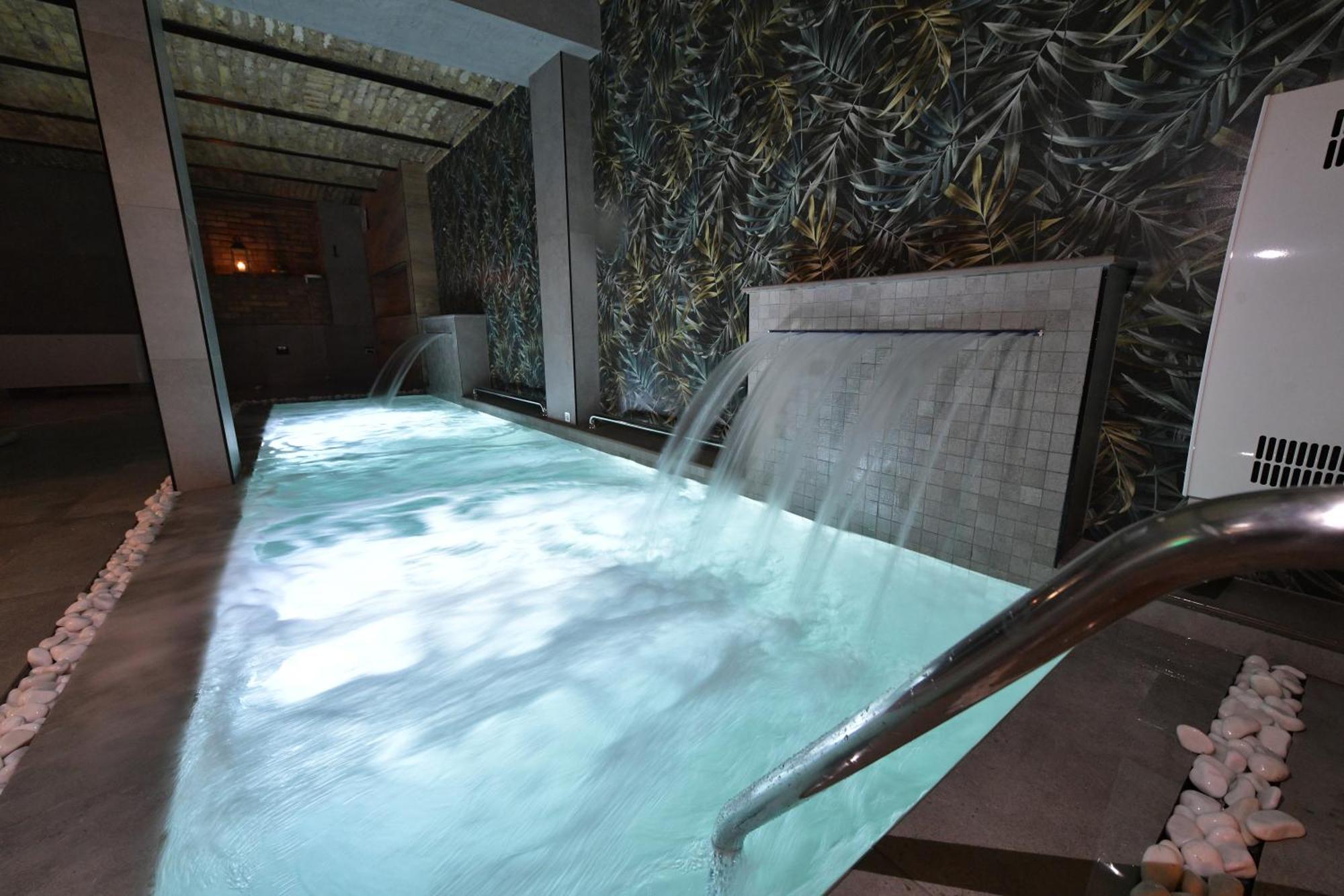 Royal Wellness And Spa Ruma Luaran gambar